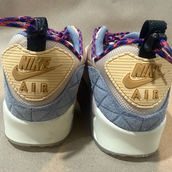 Nike Women's Sneakers in Beige and Blue - Picture 2 of 6